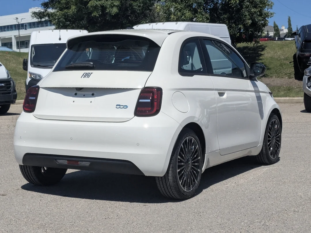 New 2026 White FIAT Pop - - FWD - Backup Camera - Lane Keep Assist - Rear Park Assist - Auto Climate & More! image 8
