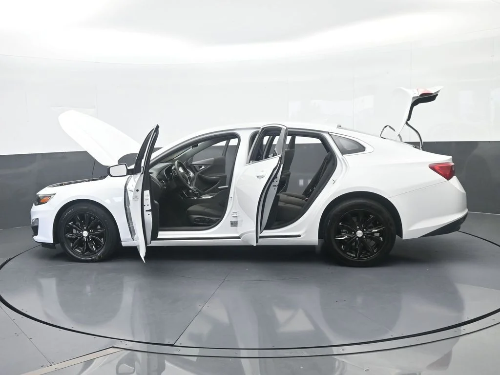 Used 2024 Summit White Chevrolet LT image 69