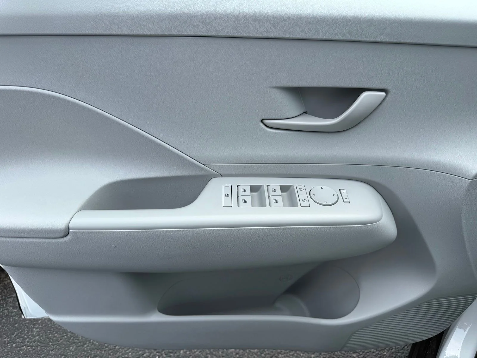 Used 2025 White Hyundai SEL Convenience image 15