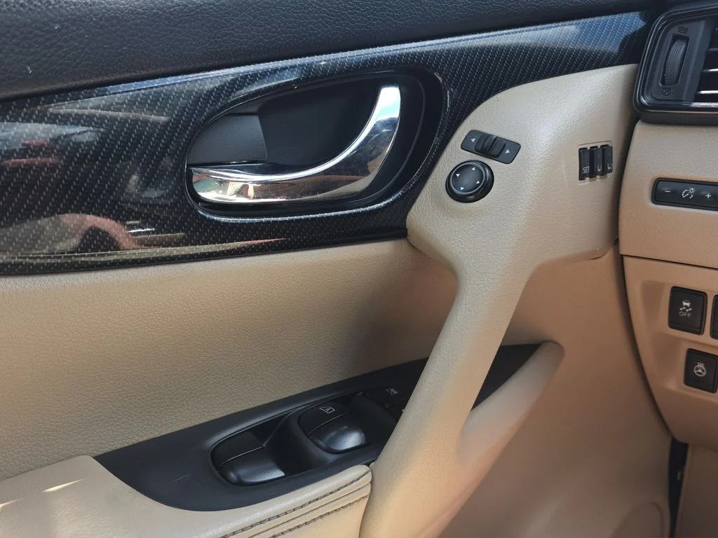Used 2020 Green Nissan SL image 10