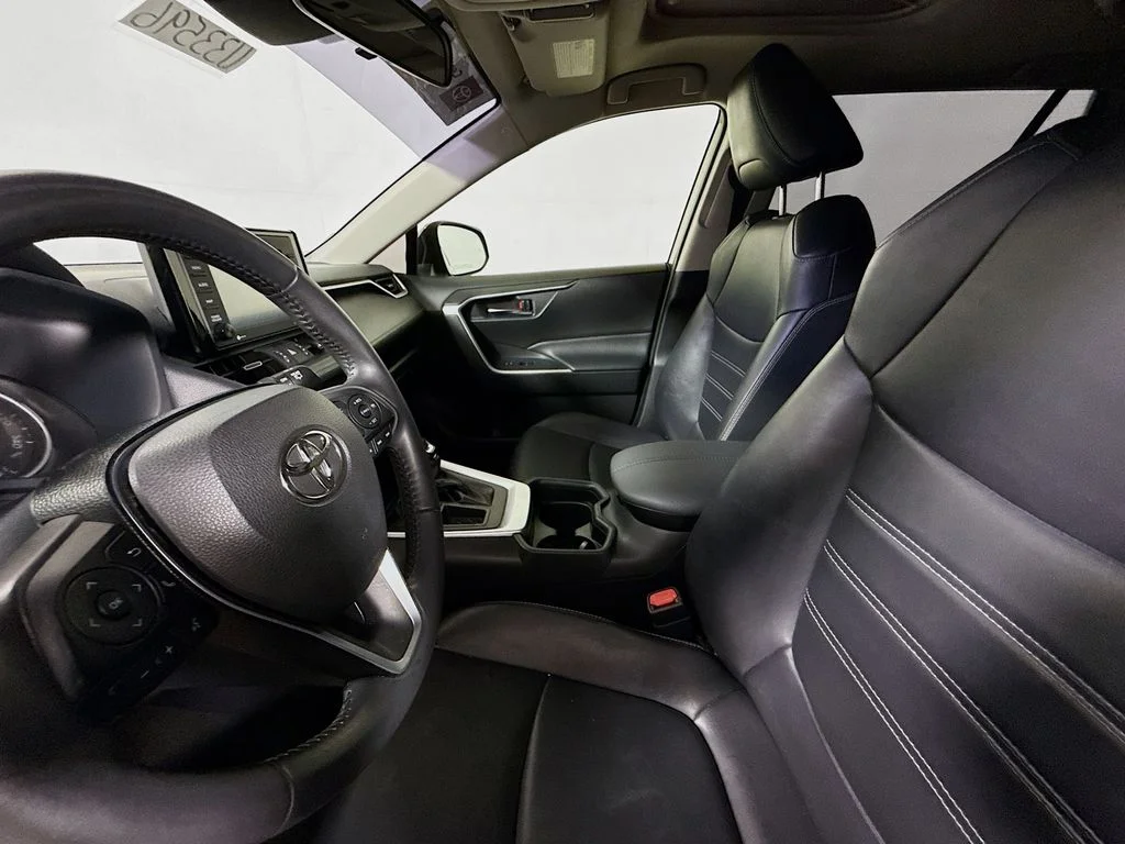 Used 2020 Magnetic Gray Metallic Toyota XLE Premium image 19