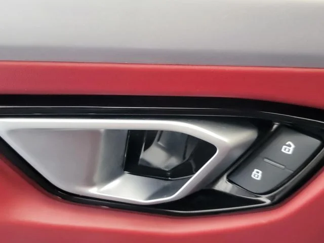 Used 2020  Lamborghini Base image 28