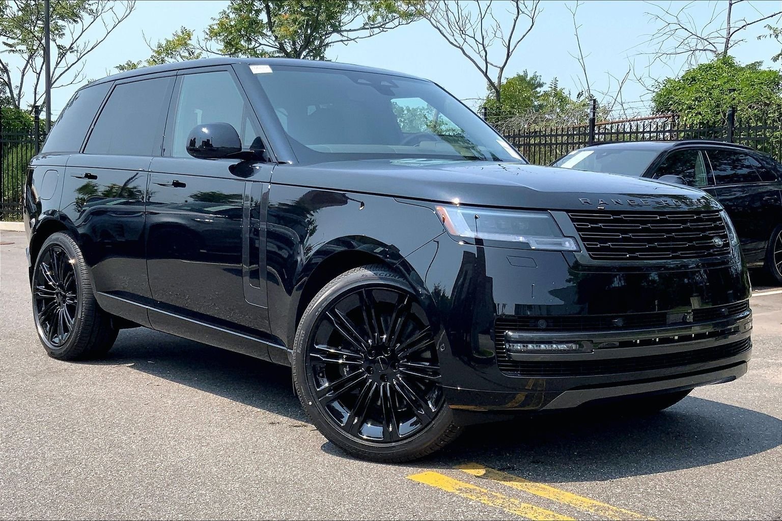 New 2026 Santorini Black Land Rover SE image 2
