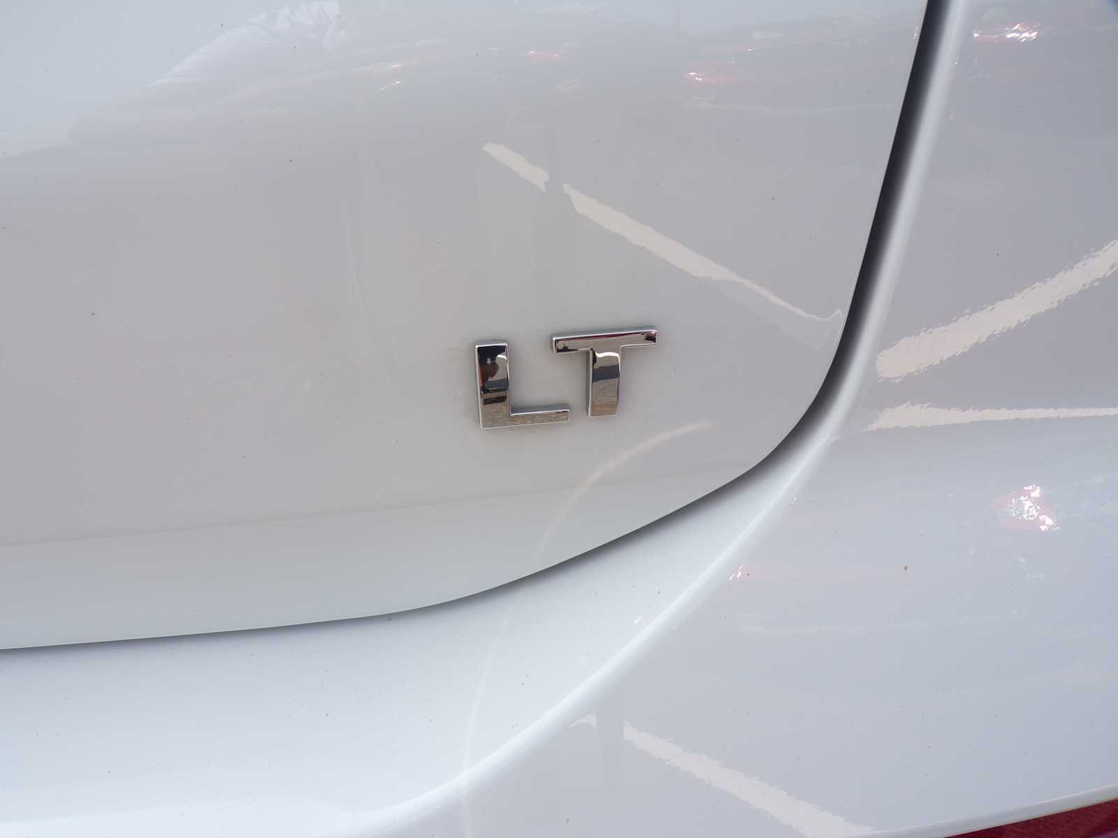 Used 2024 Summit White Chevrolet LT image 20