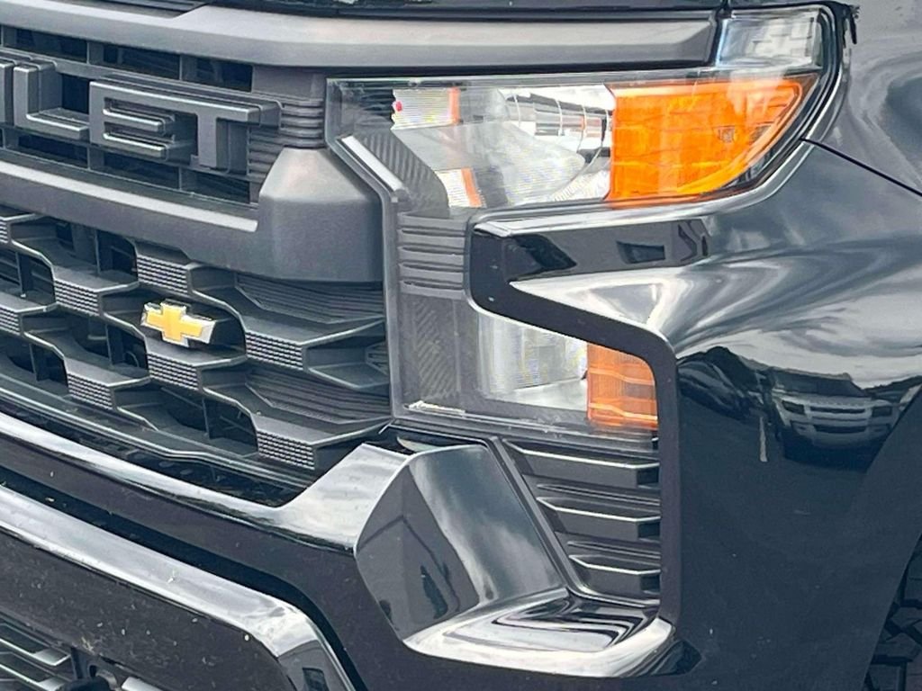 Used 2023 Black Chevrolet Custom image 7