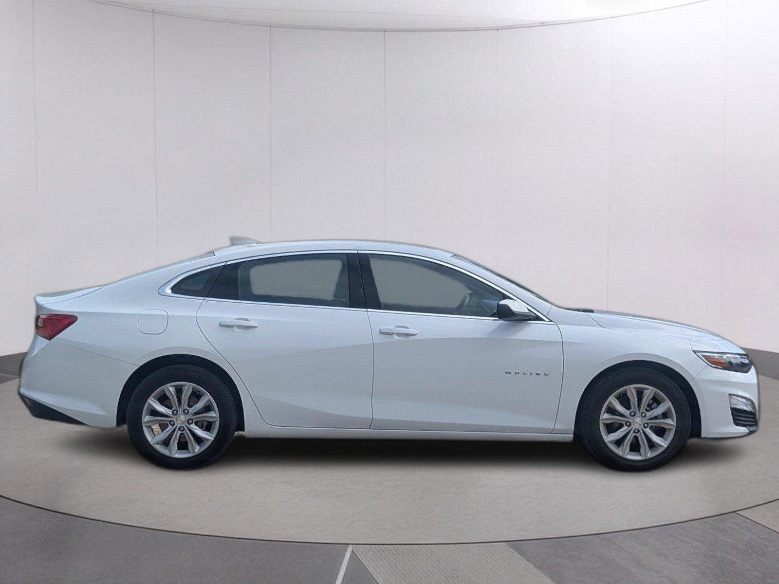 Used 2024 Summit White Chevrolet 1LT image 8