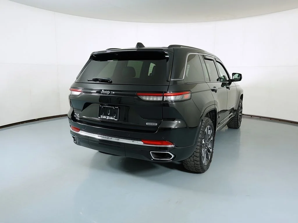 Certified Used 2022 Diamond Black Jeep Overland image 8