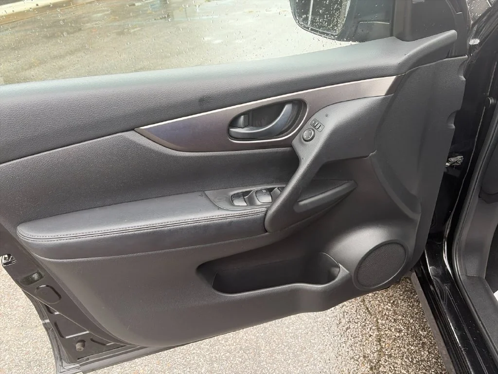 Used 2018 Black Nissan S image 12