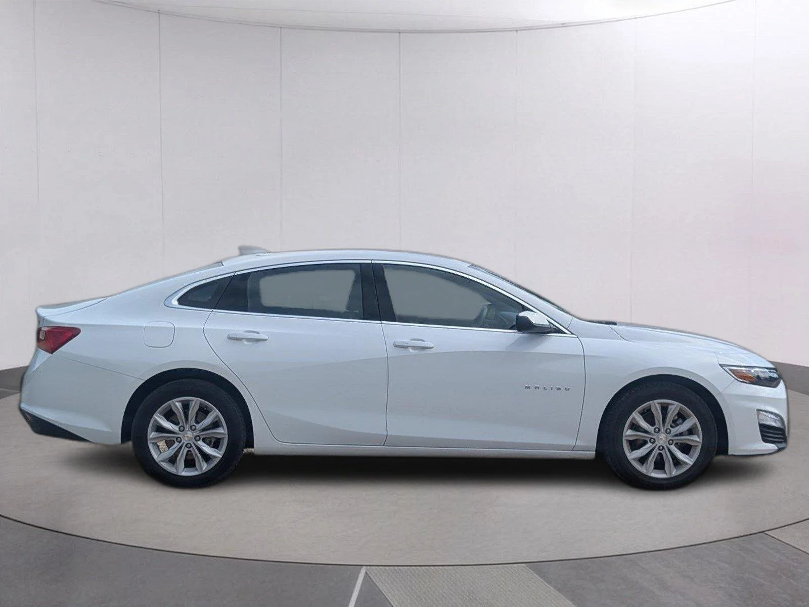 Used 2024 Summit White Chevrolet 1LT image 8