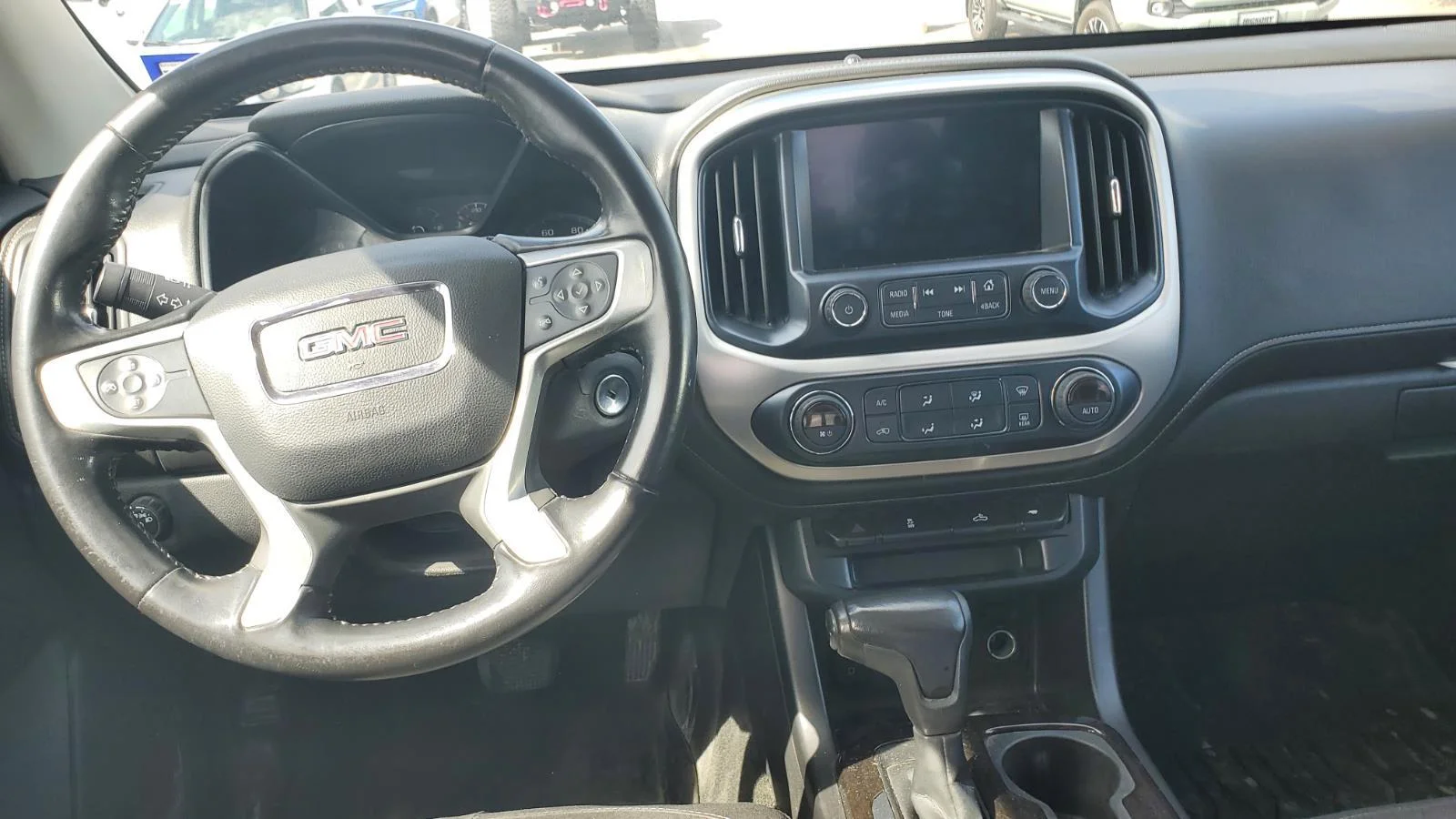 Used 2018 RED QUARTZ TINTCOAT GMC 2WD SLE image 7