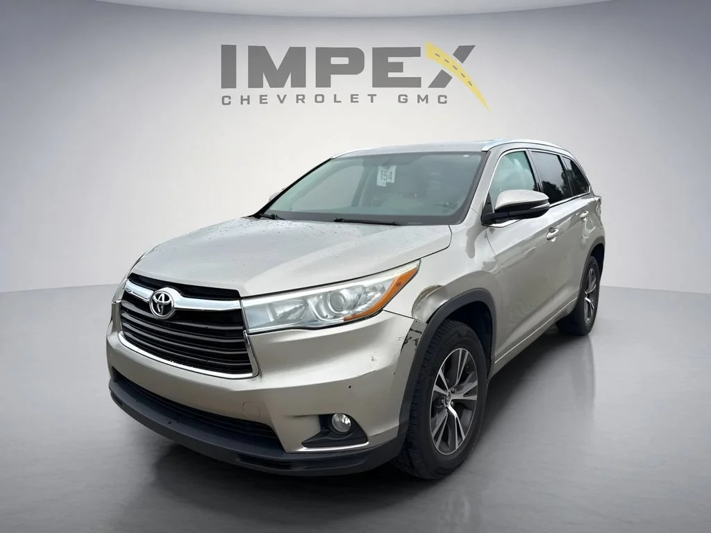 Used 2016  Toyota XLE image 1