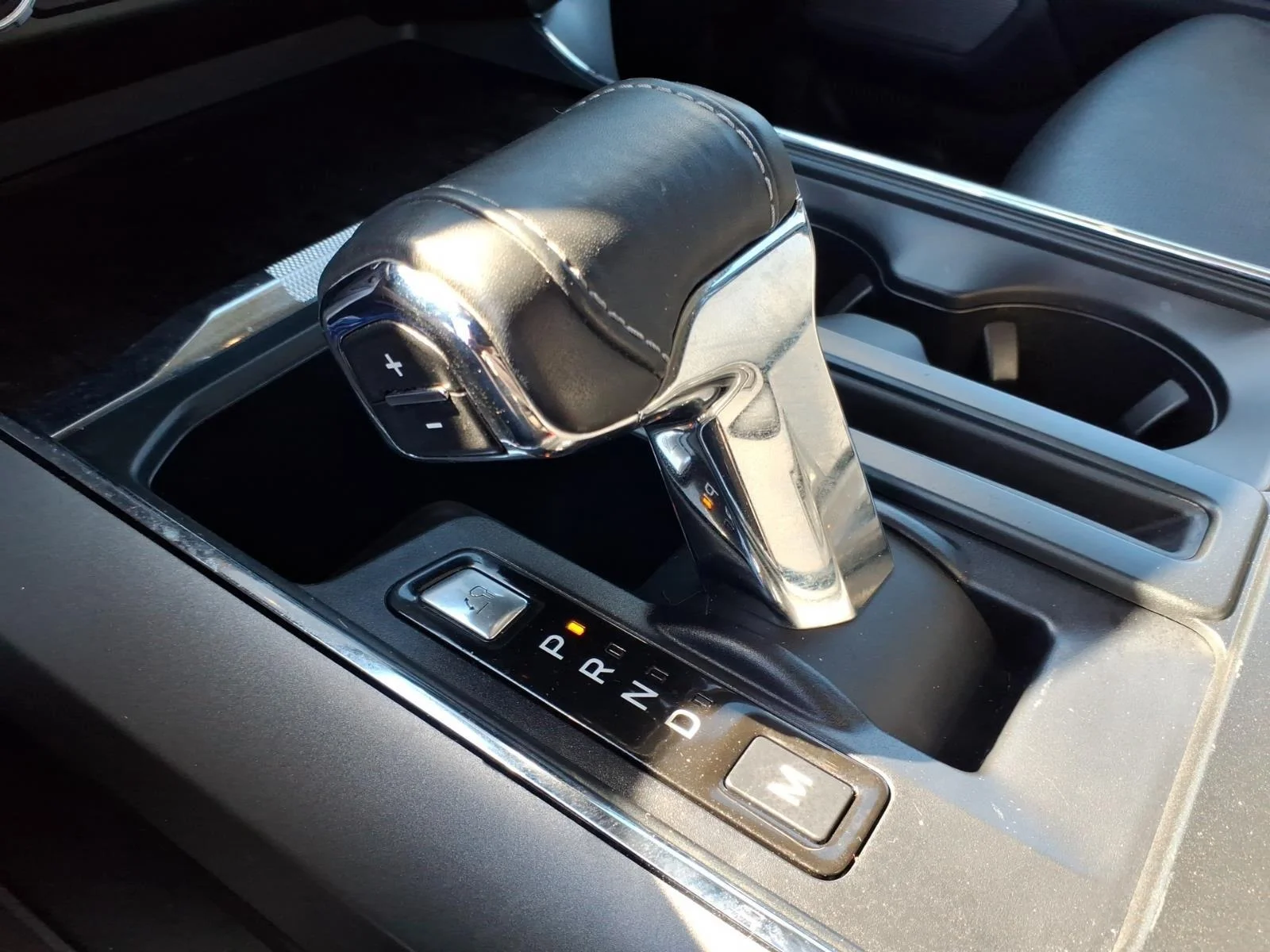 Used 2021 Star White Metallic Tri-Coat Ford LARIAT image 7