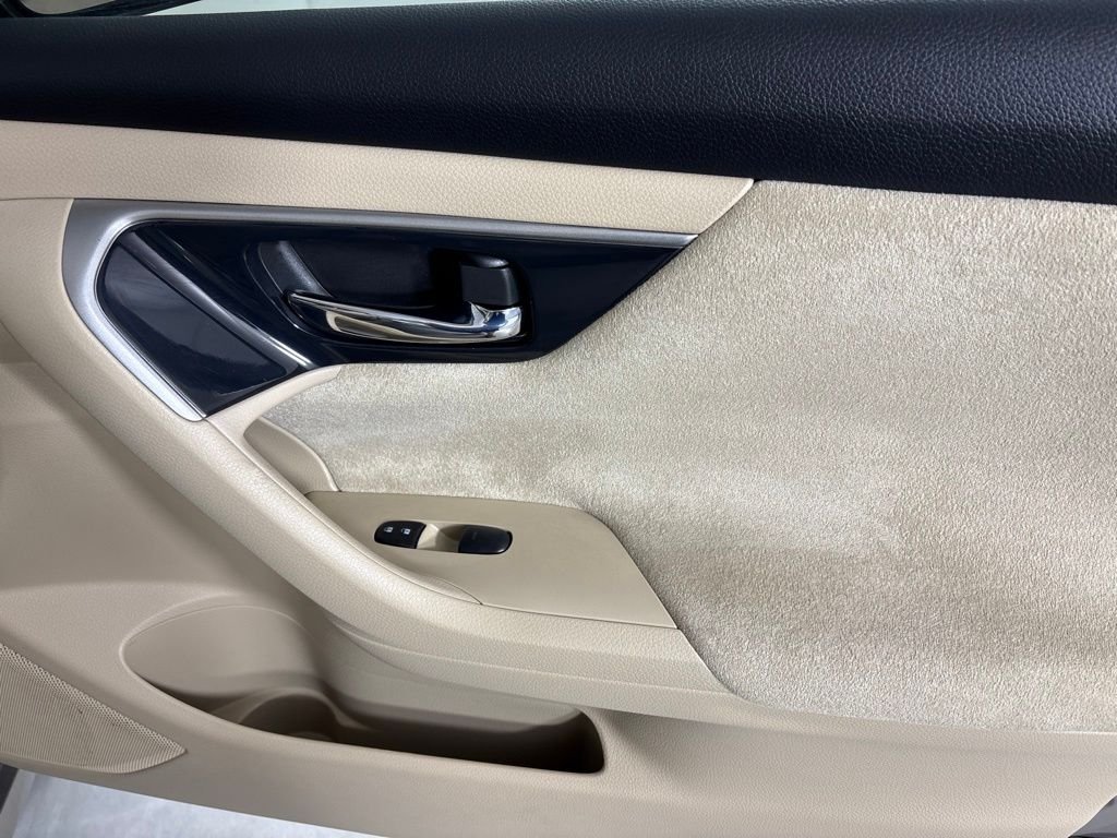 Used 2013 Beige Nissan 2.5 SV image 14