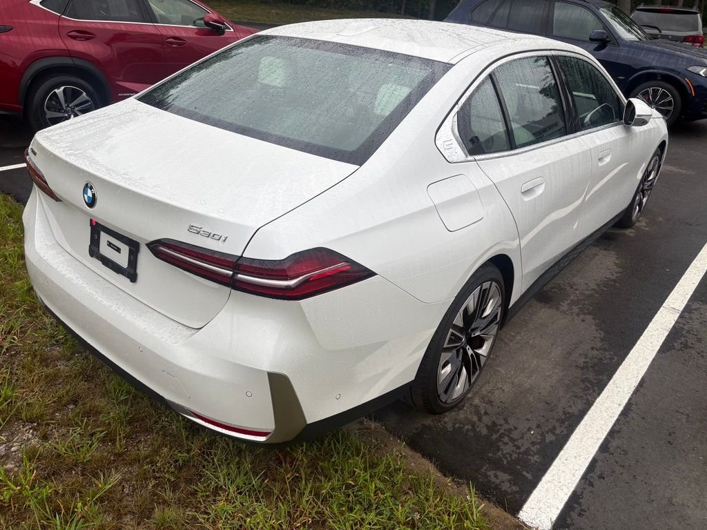 Used 2026 Mineral White Metallic BMW 530i xDrive image 5