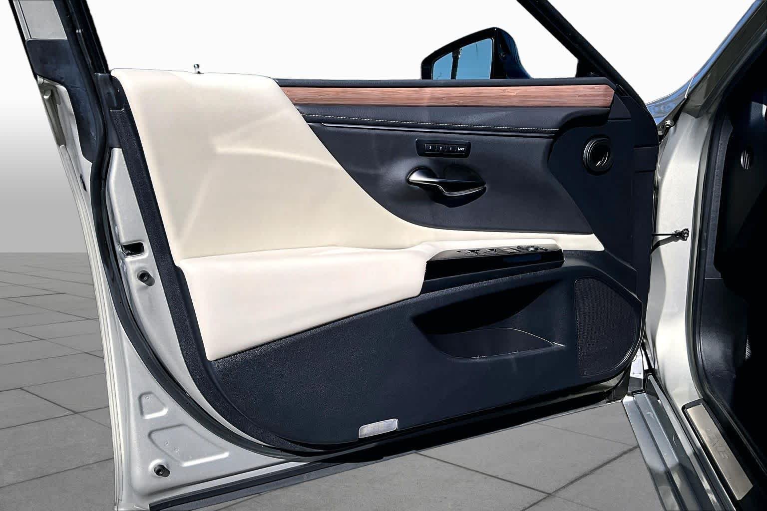 Used 2023 Moonbeam Beige Metallic Lexus  image 20