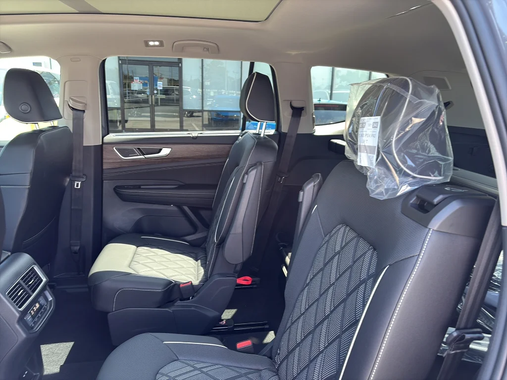 2026 Volkswagen Atlas SEL Premium R-Line - Photo 15