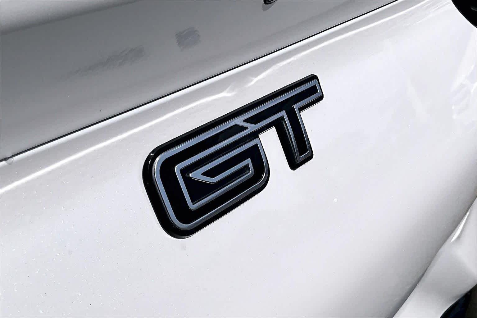 Used 2023 Star White Metallic Tri-Coat Ford GT image 30