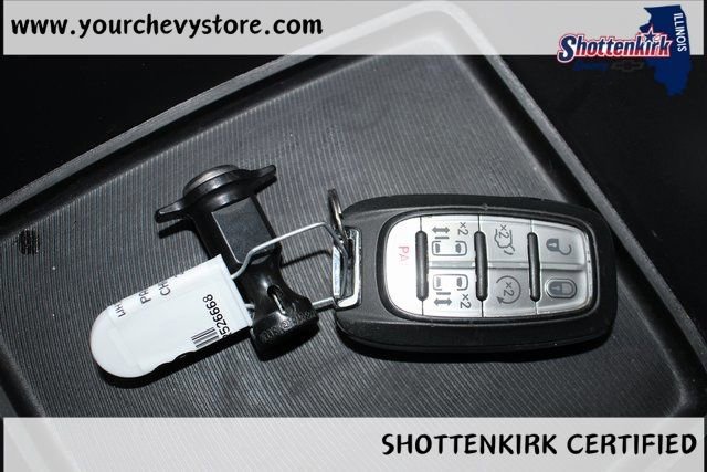 Used 2025 White Chrysler Select image 34
