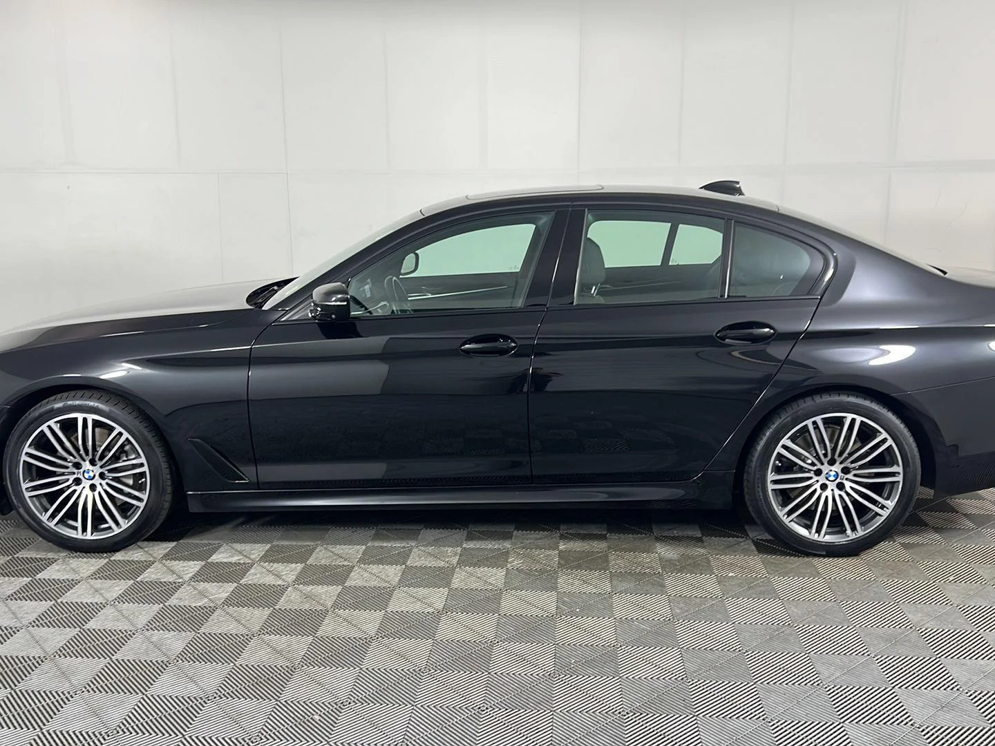 Used 2019 Black Sapphire Metallic BMW 540i xDrive image 12