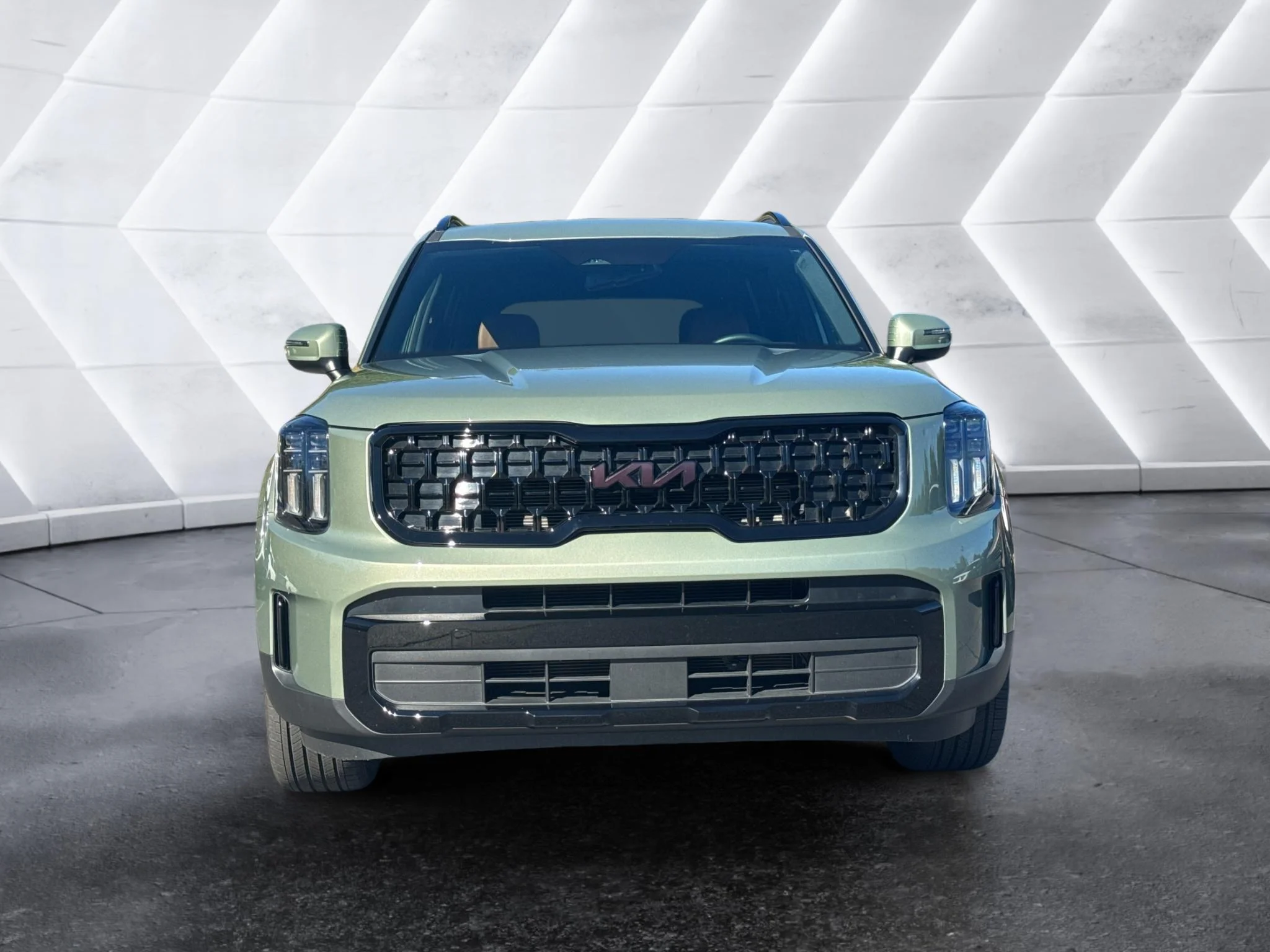 Used 2025 Jungle Green Kia EX X-Line image 2