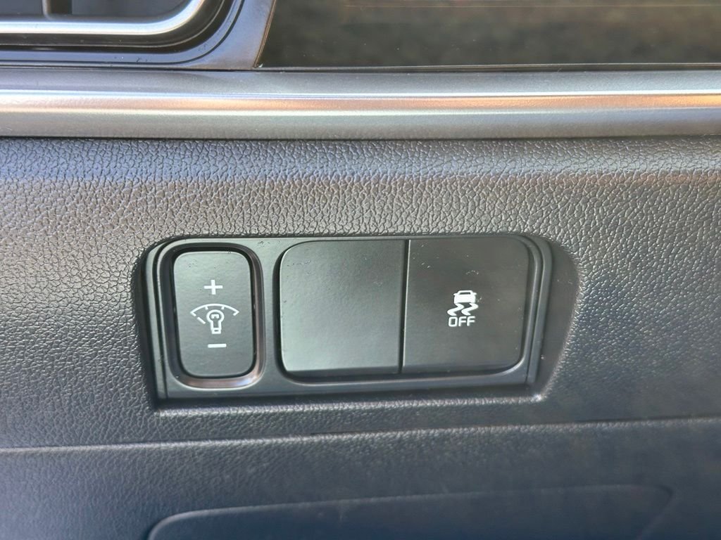 Used 2026 White Kia LX image 10