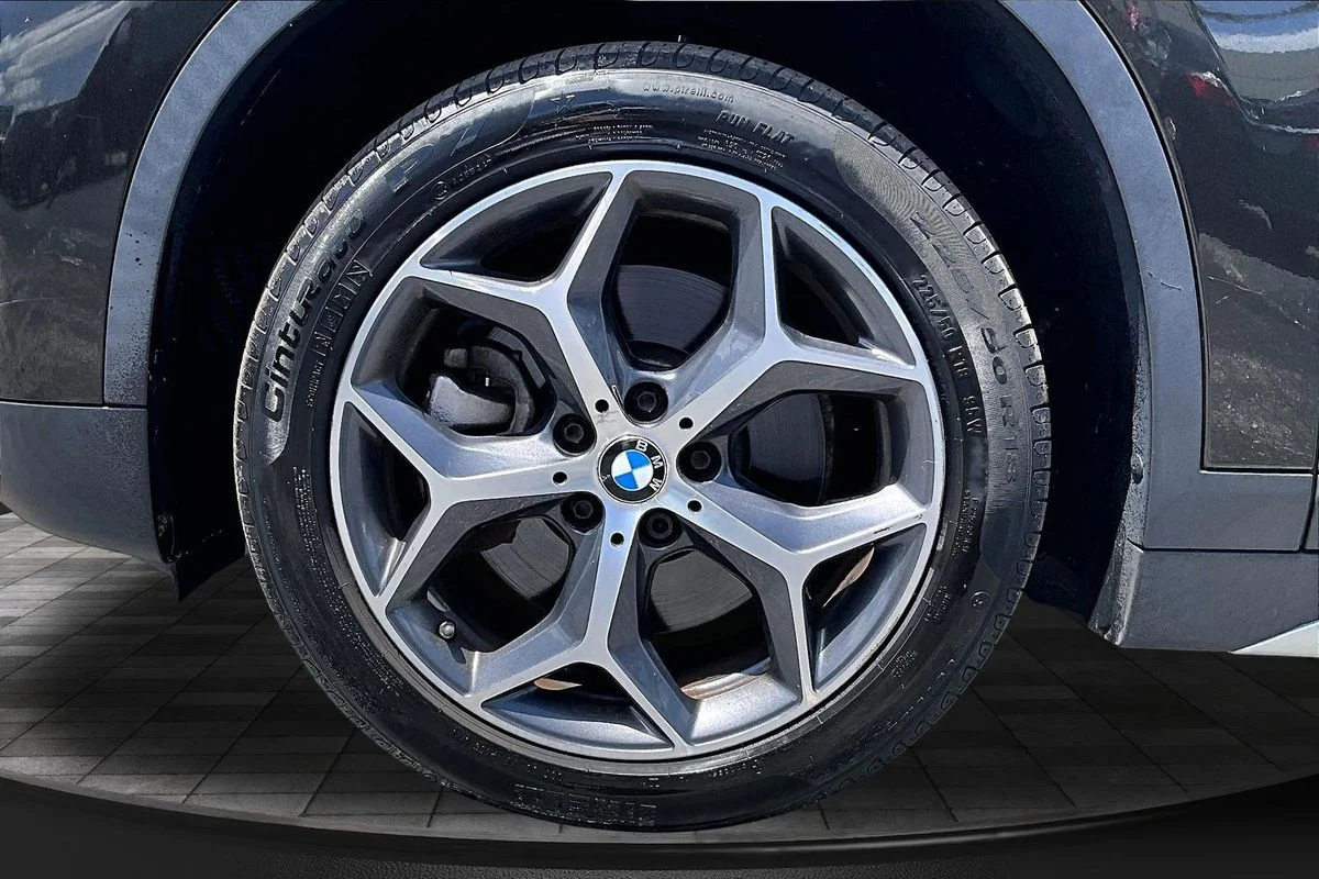 Used 2018 Green BMW xDrive28i image 36