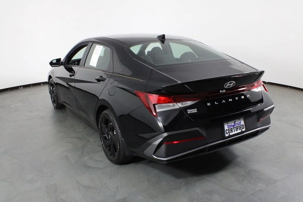 Used 2026 Black Hyundai SEL Sport image 16