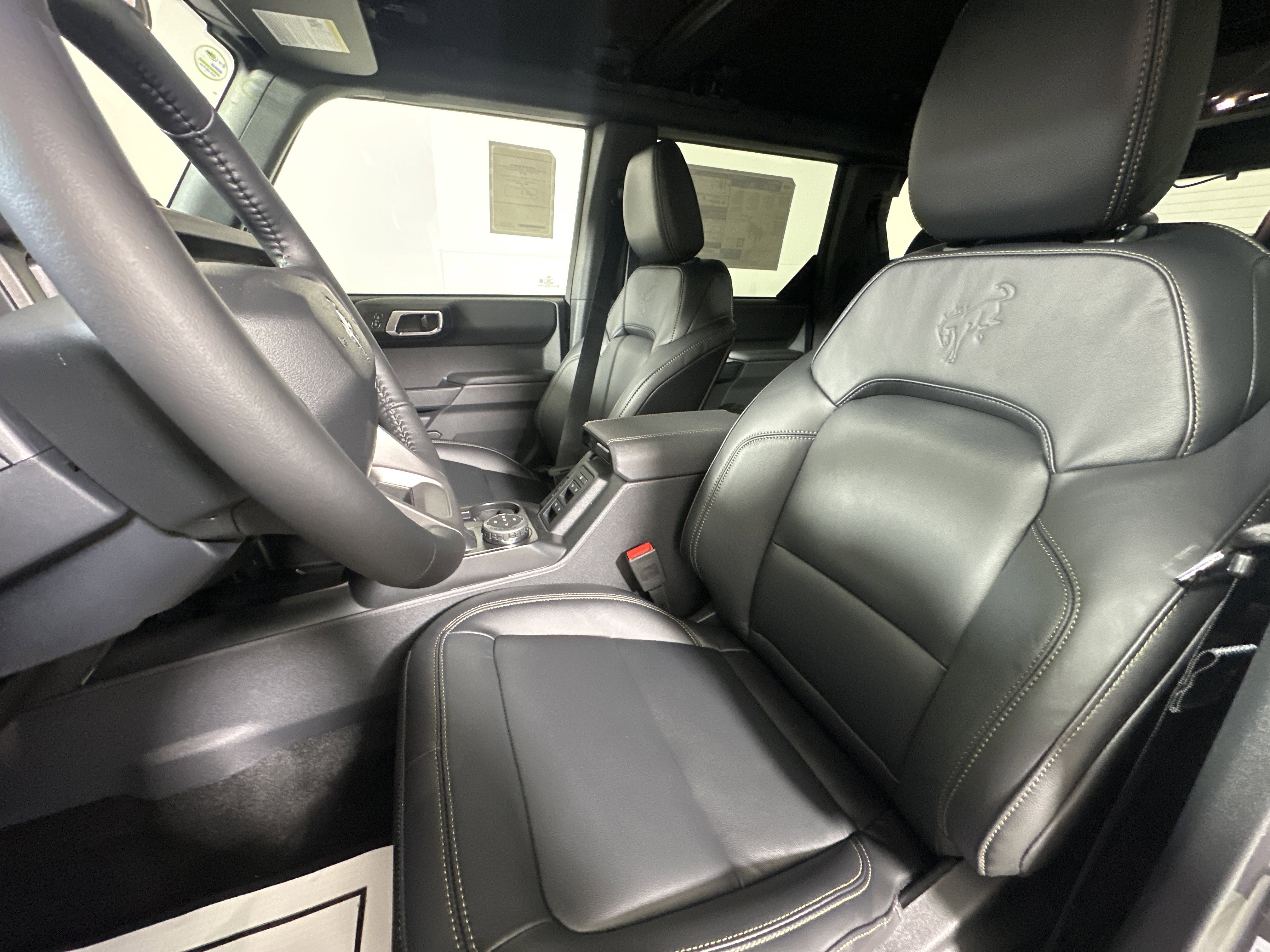 New 2025 CARBONIZED GRAY MET Ford Badlands image 9