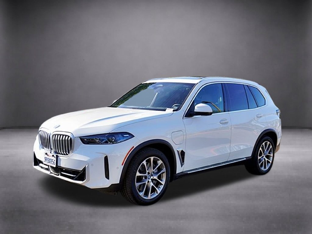 Used 2025 White BMW xDrive50e image 9