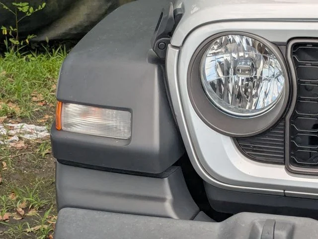 Used 2024 Silver Zynith Clearcoat Jeep Sport S image 3