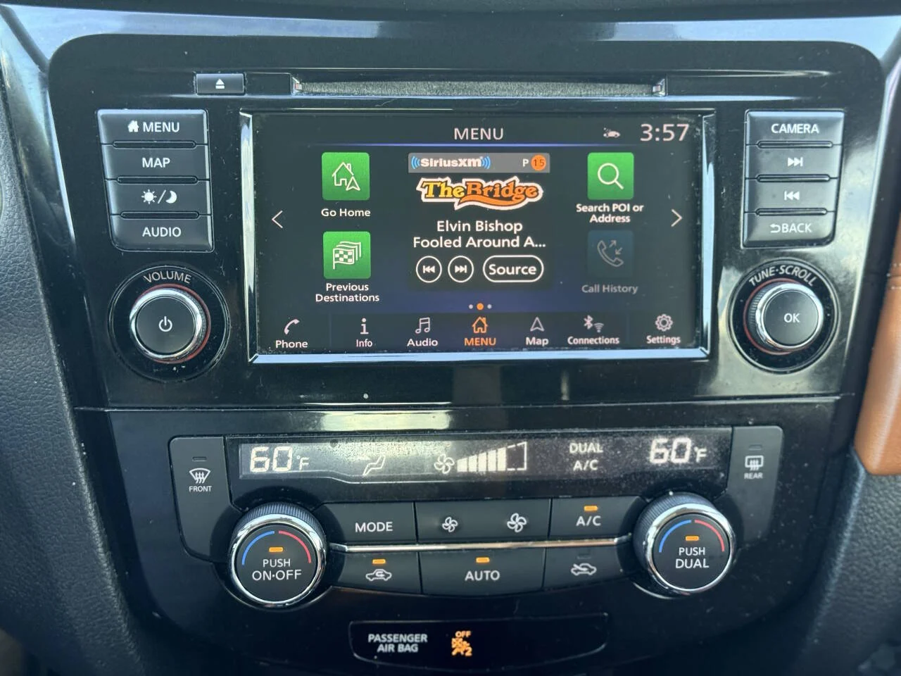 Used 2019 Black Nissan SL 4dr Crossover image 22