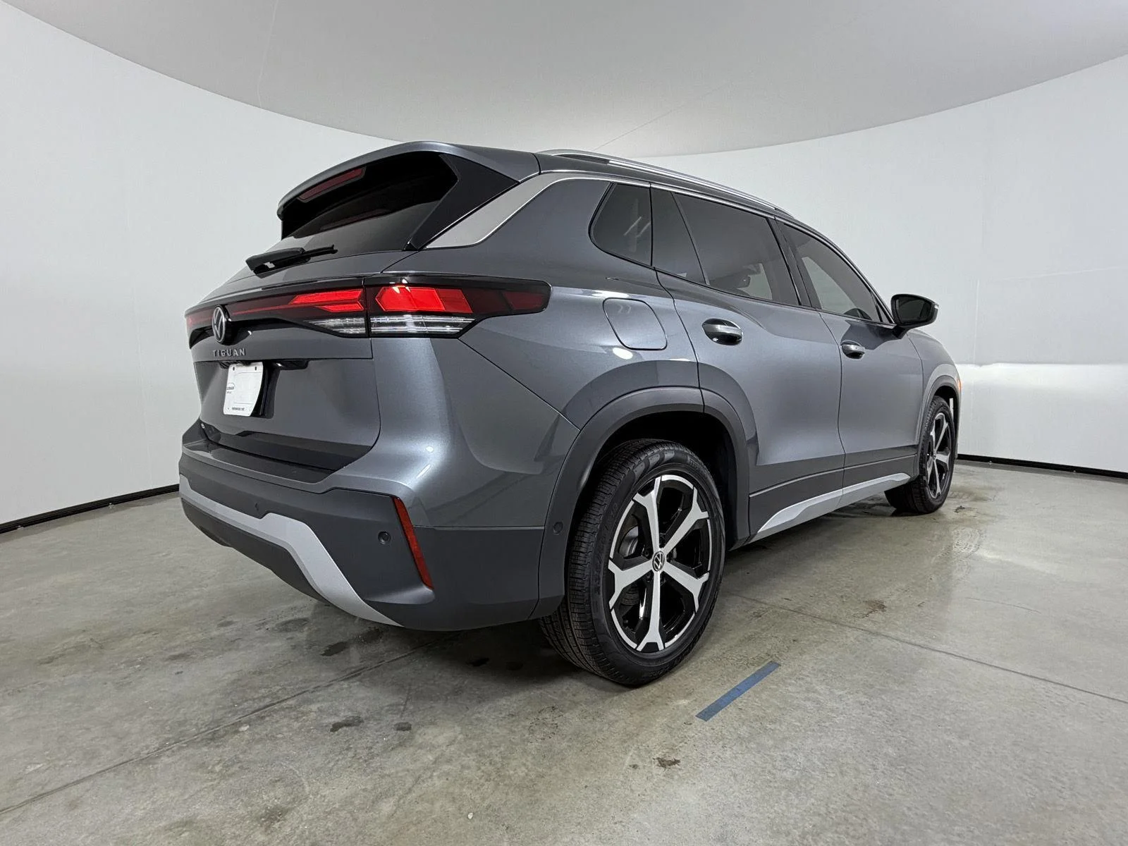 New 2026 Platinum Gray Metallic Volkswagen SE image 5