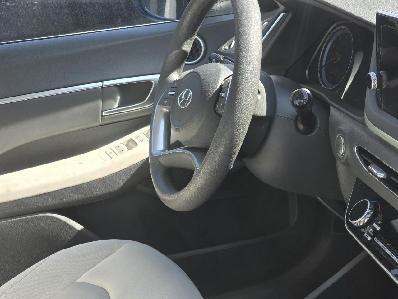 Used 2023 Gray Hyundai SEL image 17