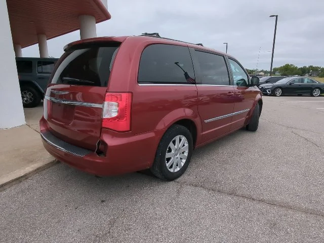 Used 2013 Red Chrysler Touring image 30
