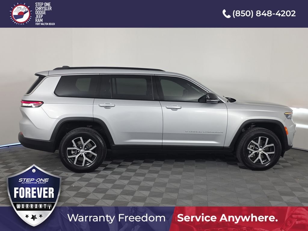 Used 2025 Silver Jeep Limited image 7