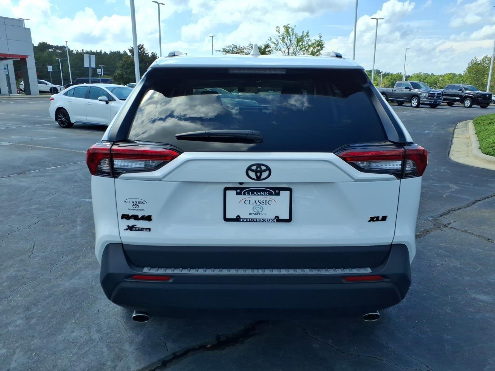 Used 2025 Ice Cap Toyota XLE image 11