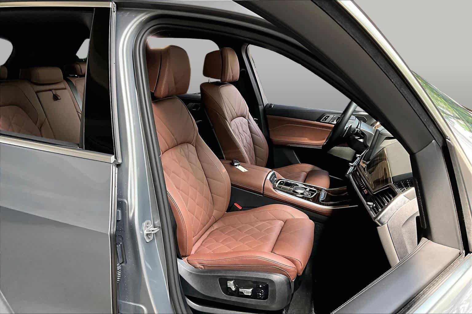 Used 2026 Skyscraper Grey Metallic BMW sDrive40i image 8