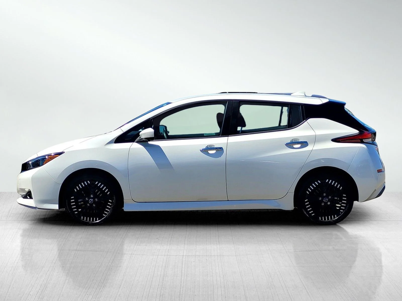 Used 2024 Pearl White Tricoat Nissan SV Plus image 8