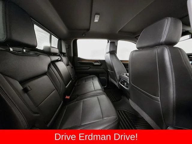 Used 2022 White GMC Denali image 27