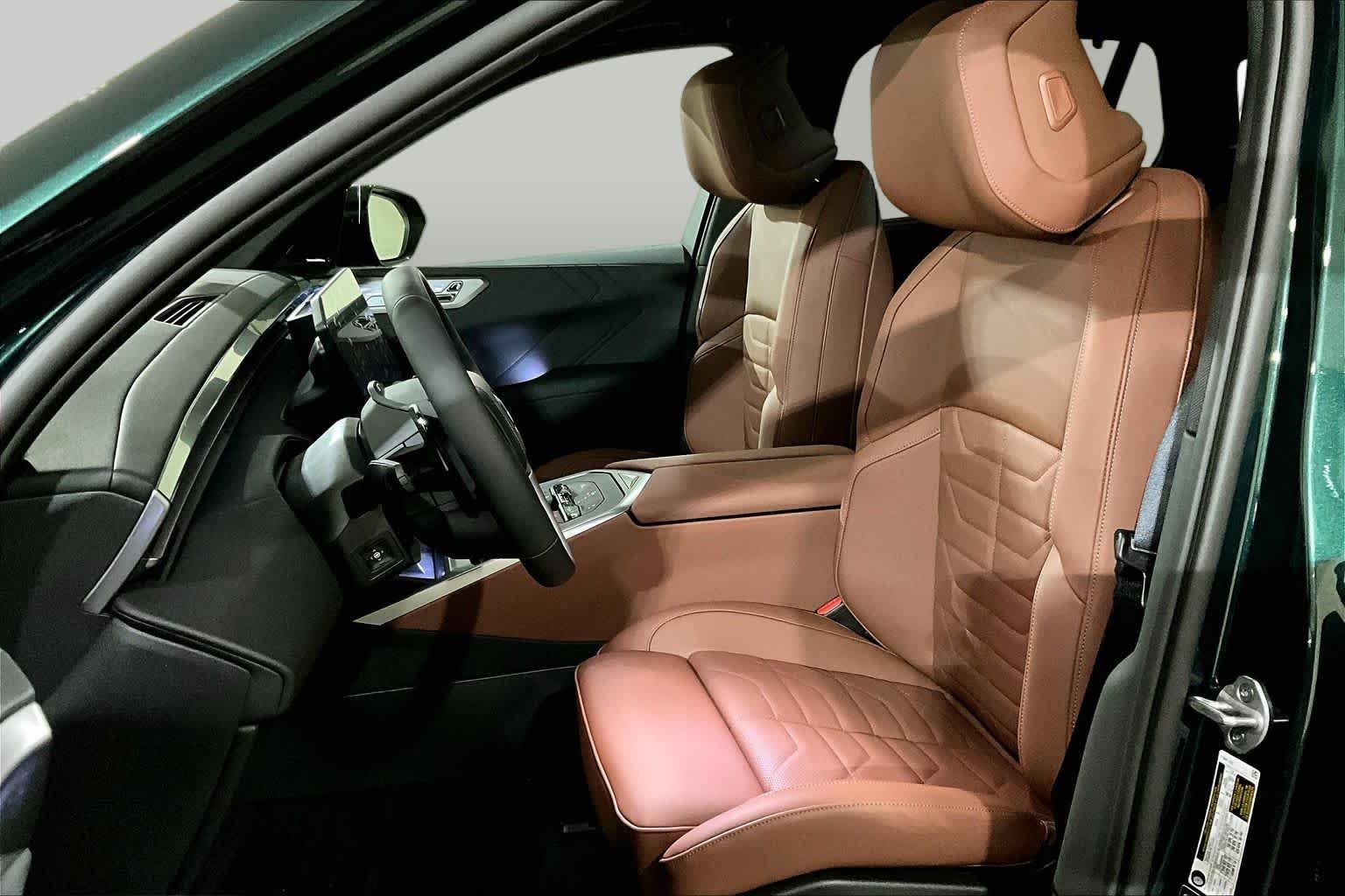 New 2027 Vancouver Green Metallic BMW 40 xDrive image 13