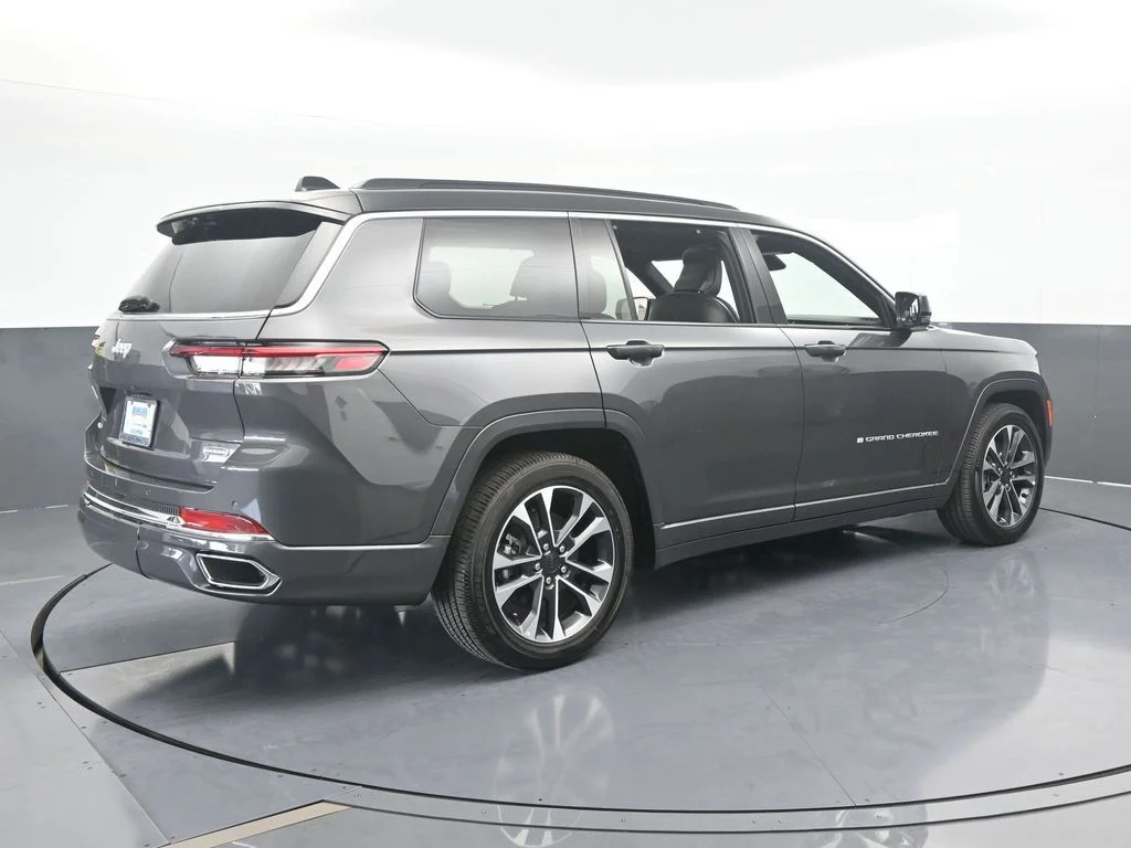Used 2024 Baltic Gray Metallic Clearcoat Jeep Overland image 6