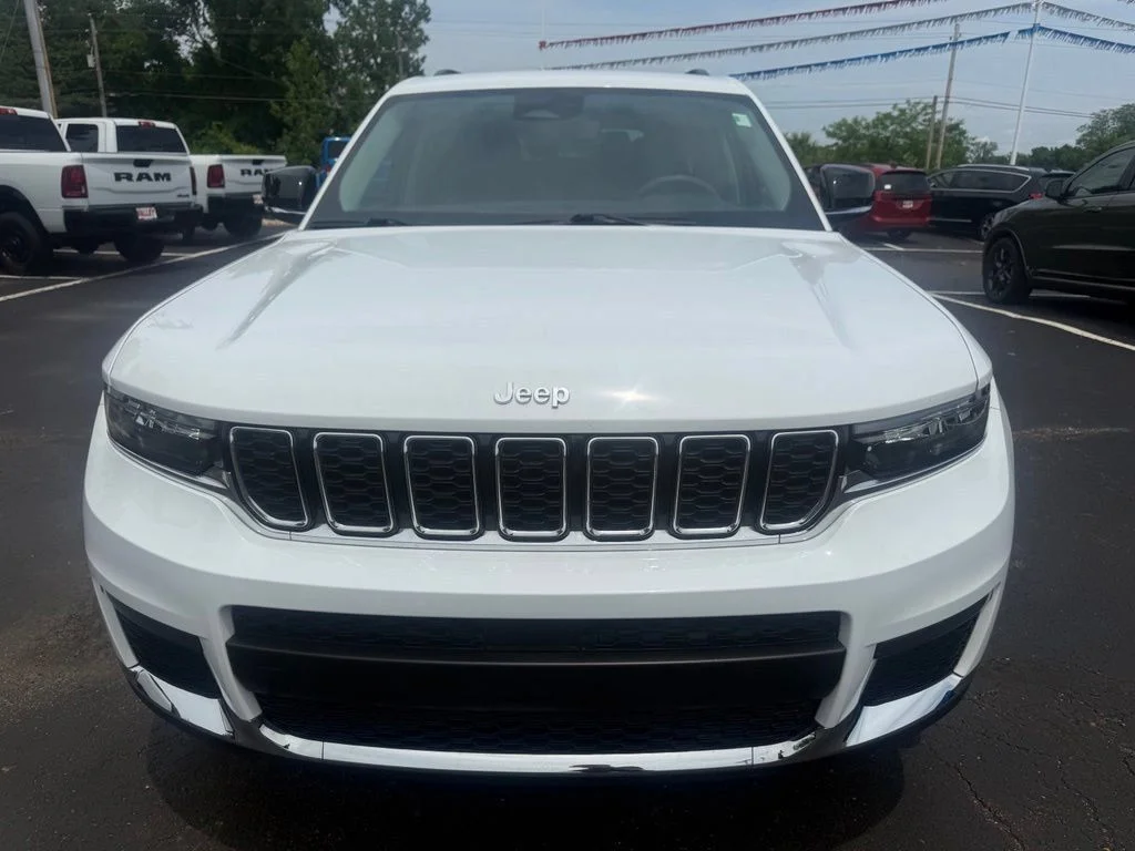 Used 2023 White Jeep Limited image 3