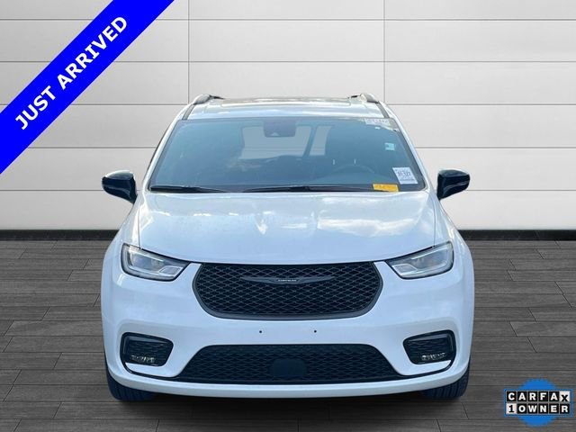 Certified Used 2025 White Chrysler Limited image 10