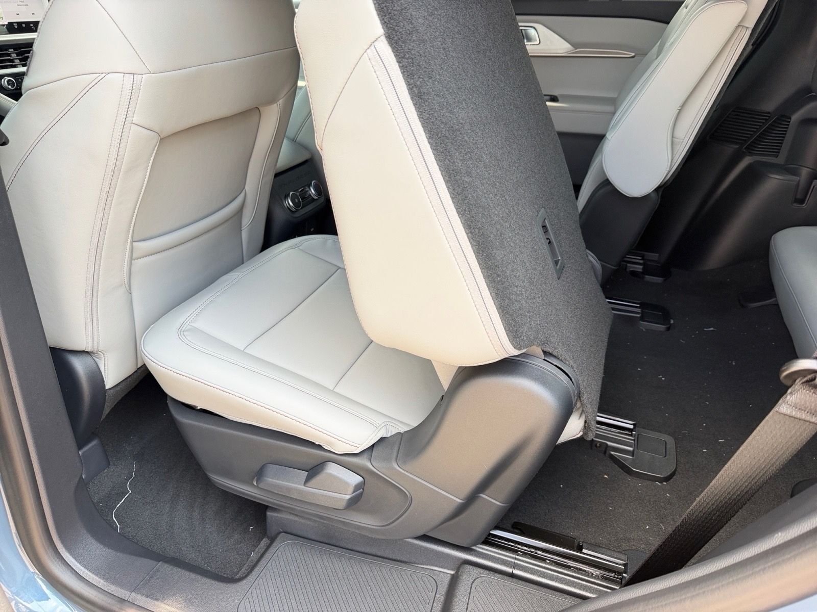 New 2027 Vapor Blue Metallic Ford Active image 16