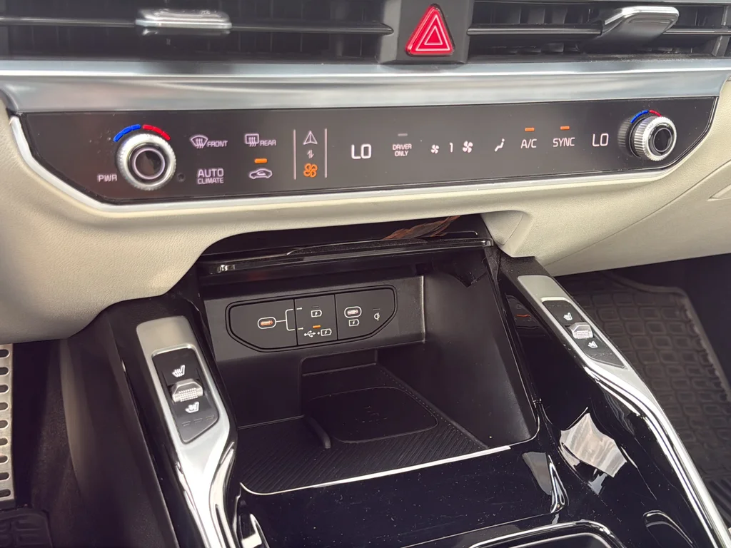 Used 2025 Green Kia SX Prestige image 21