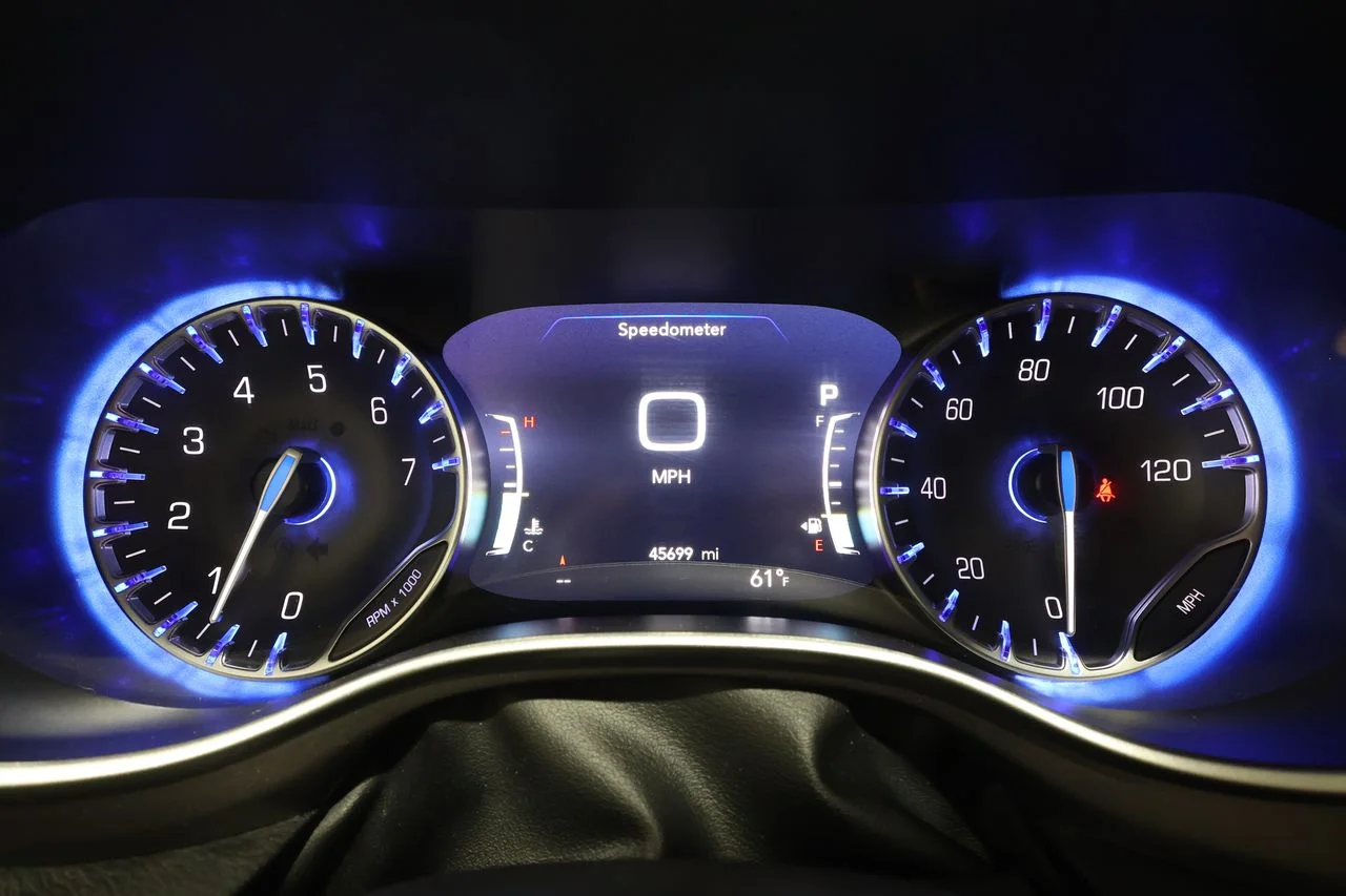 2024 Chrysler Pacifica Touring L - Photo 11