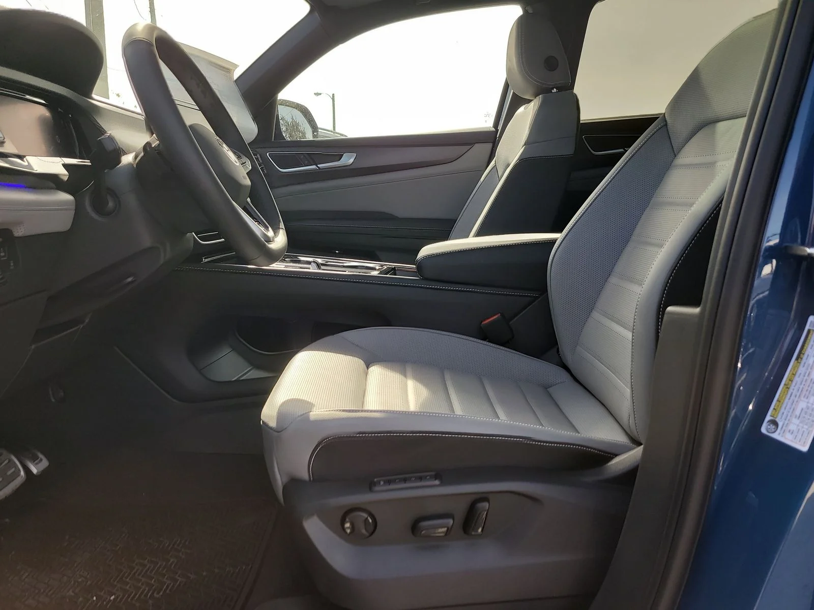 2026 Volkswagen Atlas Cross Sport SEL R-LINE - Photo 18