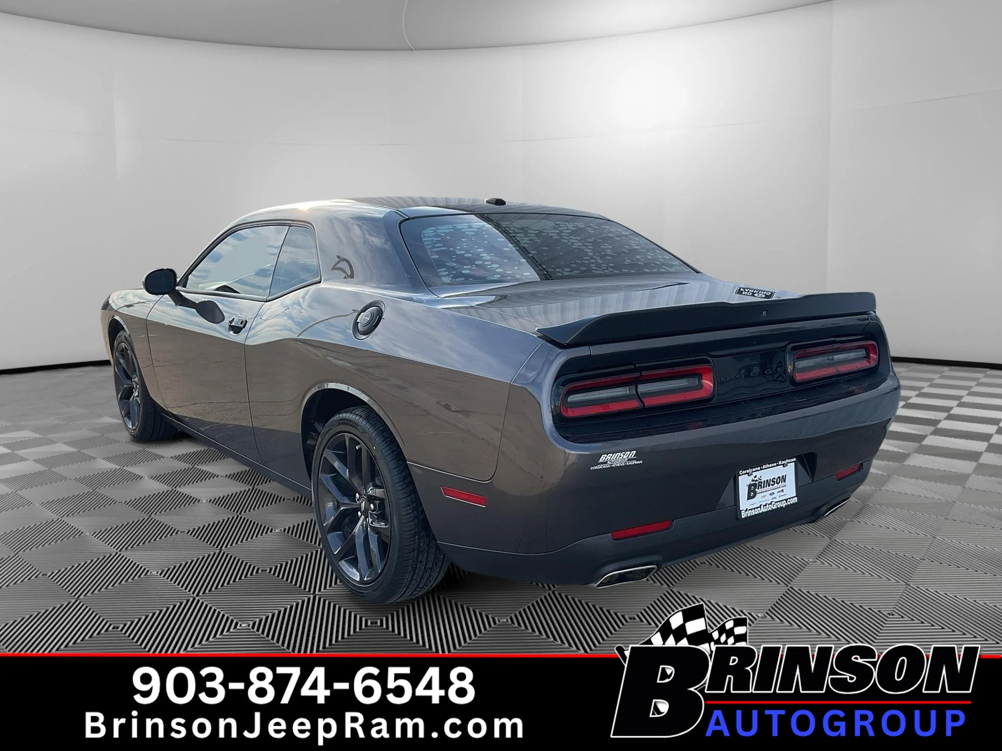 Used 2023 Granite Pearlcoat Dodge SXT image 5