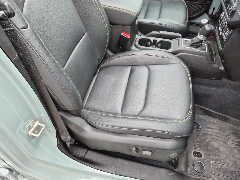 Used 2024  Jeep Sahara 4xe image 27