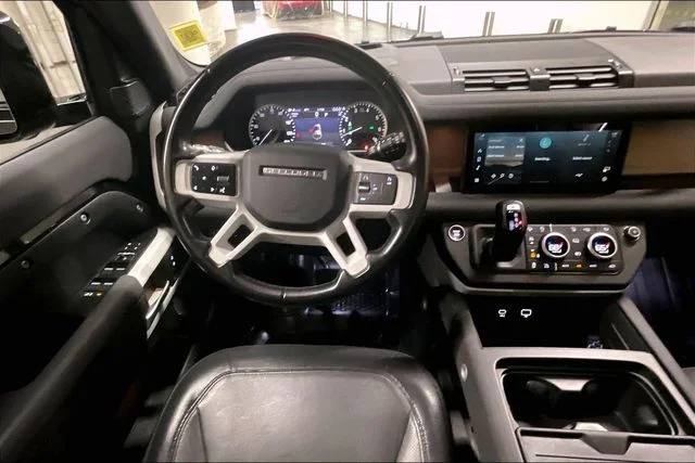 Certified Used 2023 Black Land Rover X-Dynamic SE image 4